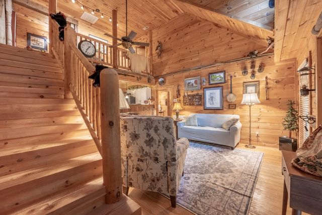 3803 Westwood Dr, Sevierville, TN 37862