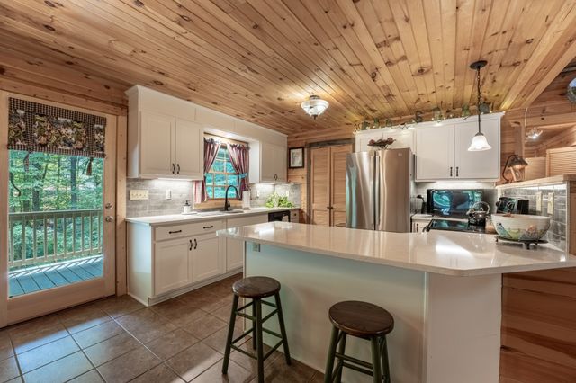 3803 Westwood Dr, Sevierville, TN 37862