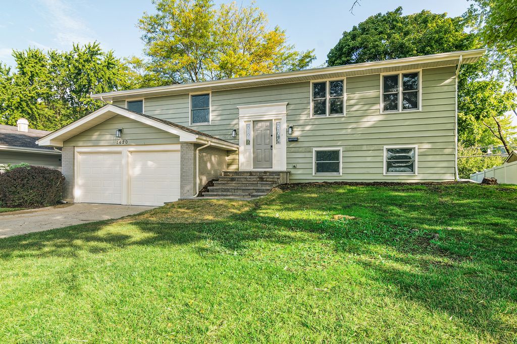 1420 Hassell Road, Hoffman Estates, IL 60169
