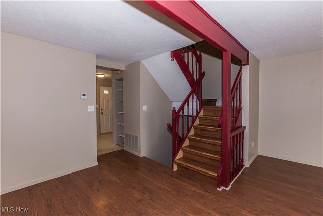 147 Quaker Ridge Drive, Akron, OH 44313