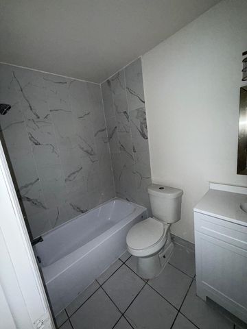 3941 Crystal Lake Drive E, Pompano Beach, FL 33064
