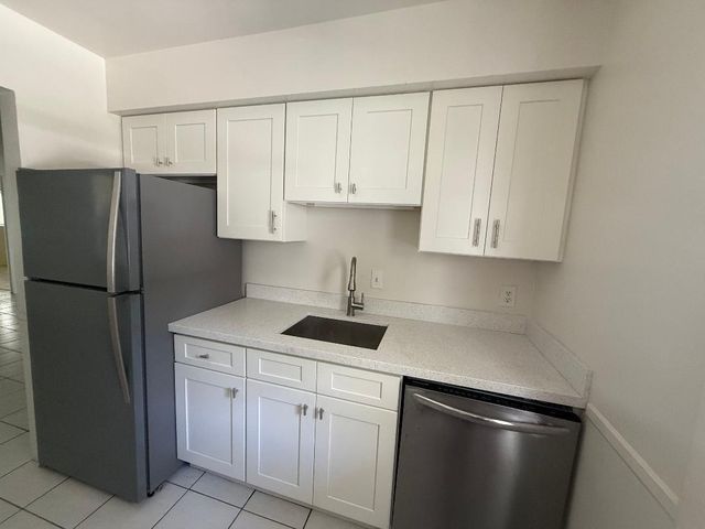 3941 Crystal Lake Drive E, Pompano Beach, FL 33064