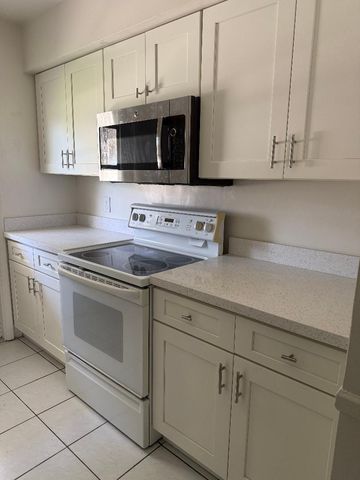 3941 Crystal Lake Drive E, Pompano Beach, FL 33064