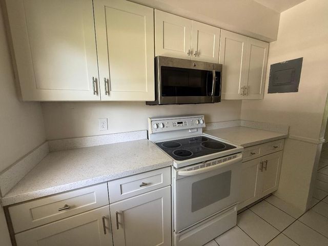 3941 Crystal Lake Drive E, Pompano Beach, FL 33064