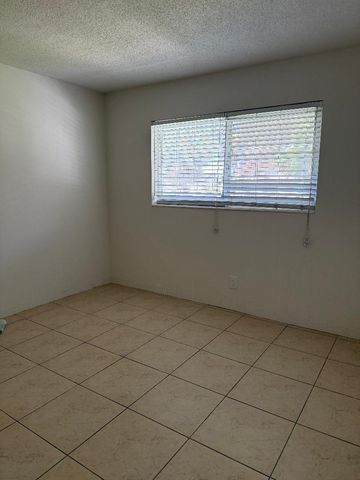 3941 Crystal Lake Drive E, Pompano Beach, FL 33064