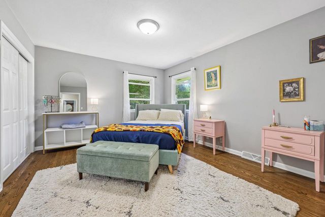 10043 N Greenview DRIVE, Mequon, WI 53092