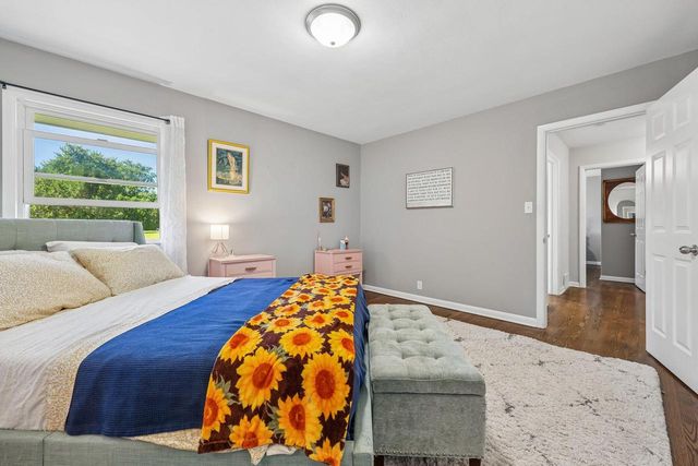 10043 N Greenview DRIVE, Mequon, WI 53092
