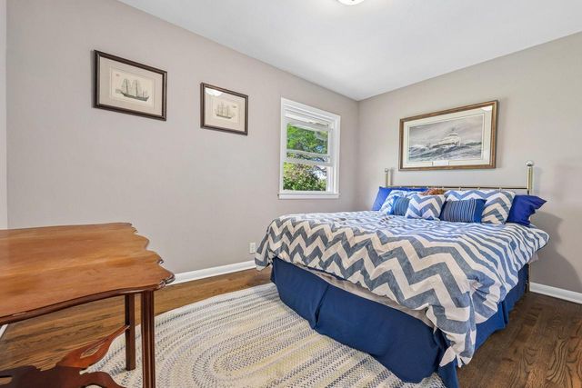 10043 N Greenview DRIVE, Mequon, WI 53092