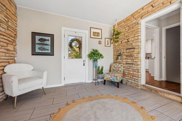 10043 N Greenview DRIVE, Mequon, WI 53092