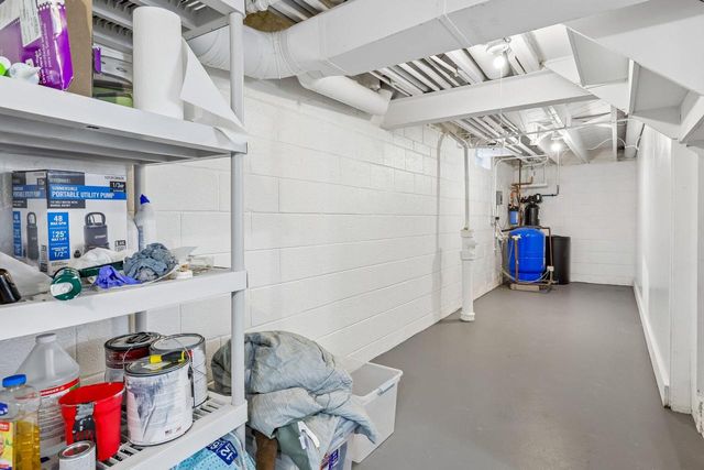 10043 N Greenview DRIVE, Mequon, WI 53092
