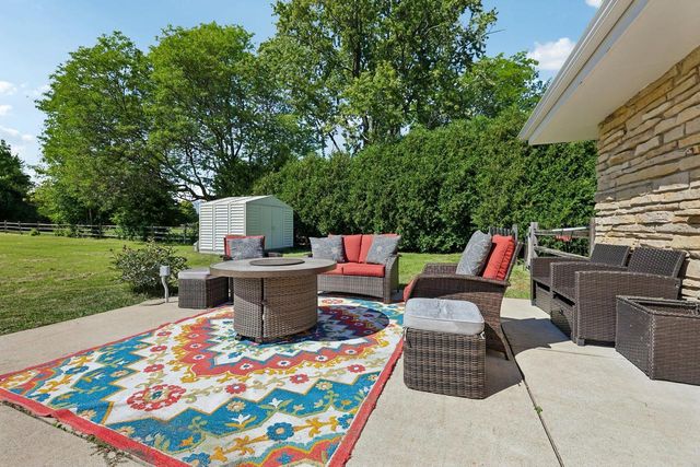 10043 N Greenview DRIVE, Mequon, WI 53092