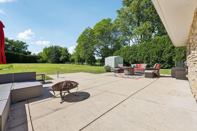 10043 N Greenview DRIVE, Mequon, WI 53092