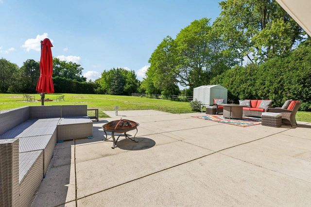 10043 N Greenview DRIVE, Mequon, WI 53092