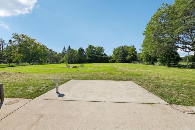 10043 N Greenview DRIVE, Mequon, WI 53092