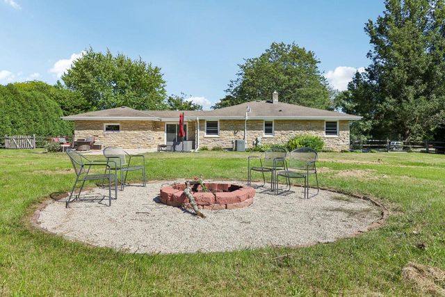 10043 N Greenview DRIVE, Mequon, WI 53092