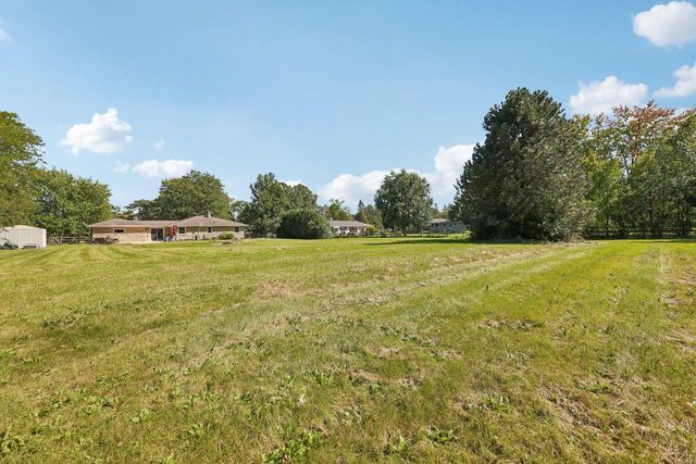 10043 N Greenview DRIVE, Mequon, WI 53092