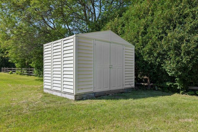 10043 N Greenview DRIVE, Mequon, WI 53092