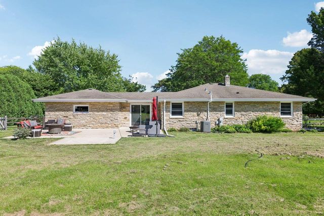 10043 N Greenview DRIVE, Mequon, WI 53092