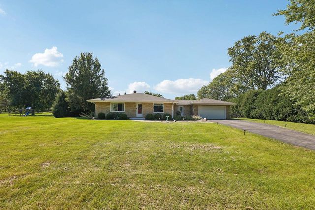 10043 N Greenview DRIVE, Mequon, WI 53092