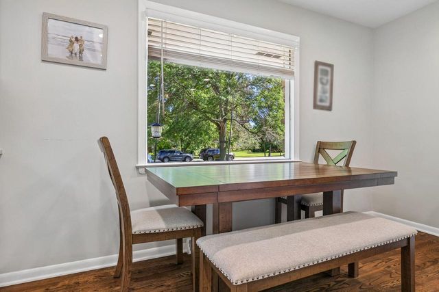 10043 N Greenview DRIVE, Mequon, WI 53092