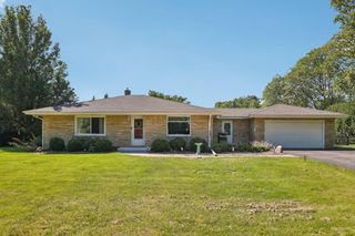 10043 N Greenview DRIVE, Mequon, WI 53092