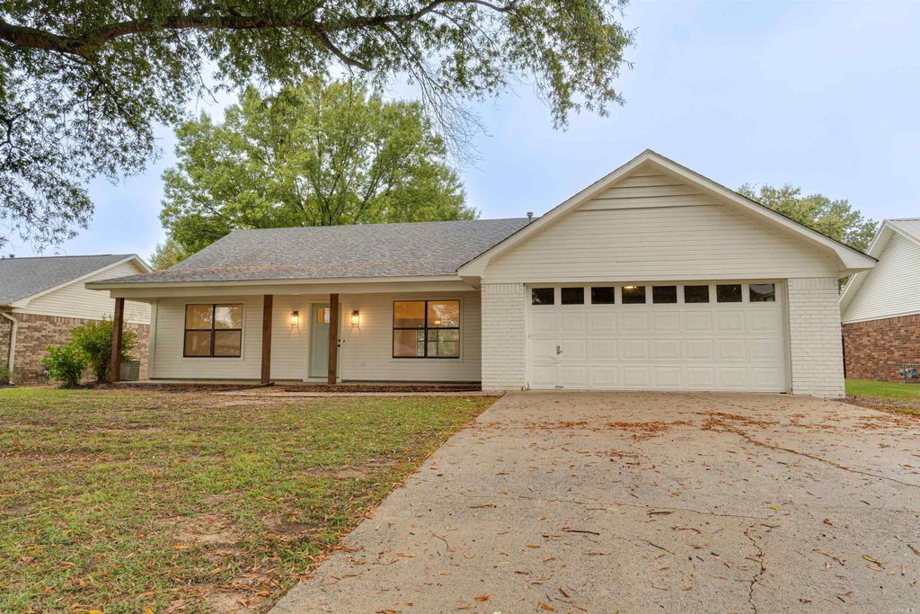 355 Navajo Trail, Conway, AR 72032