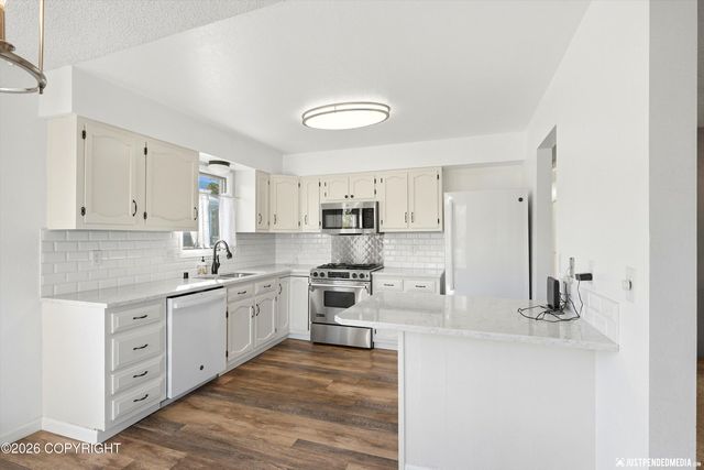 8420 Little Dipper Avenue, Anchorage, AK 99504