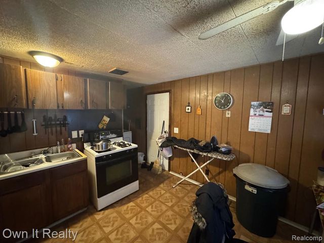 12920 E Canfield Street, Detroit, MI 48215