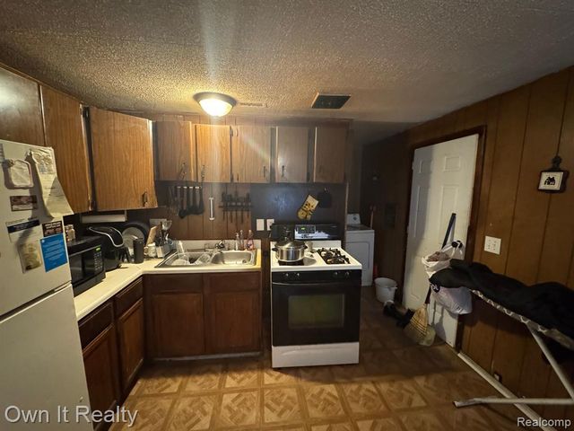 12920 E Canfield Street, Detroit, MI 48215