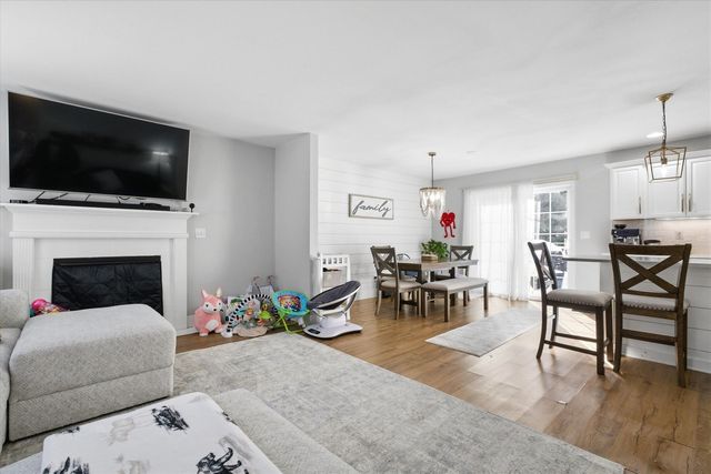 7 Boulder Court, Raymond, NH 03077