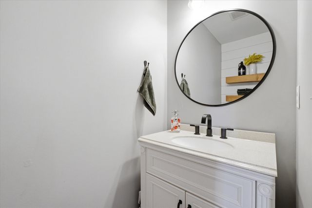 7 Boulder Court, Raymond, NH 03077