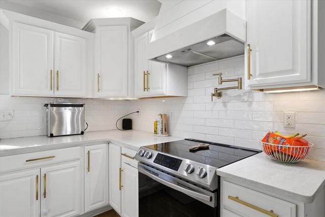 7 Boulder Court, Raymond, NH 03077