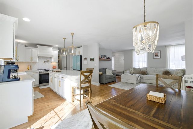 7 Boulder Court, Raymond, NH 03077