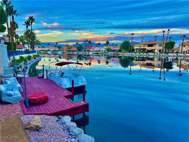 8101 Moonstone Circle, Las Vegas, NV 89128