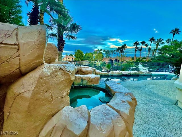 8101 Moonstone Circle, Las Vegas, NV 89128