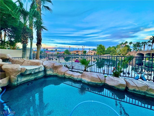 8101 Moonstone Circle, Las Vegas, NV 89128