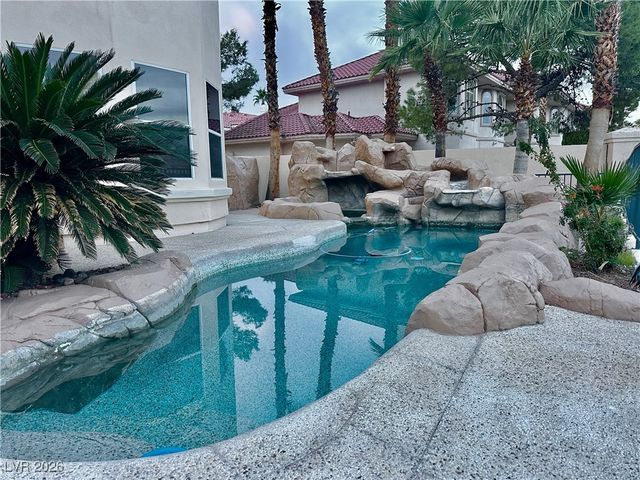 8101 Moonstone Circle, Las Vegas, NV 89128
