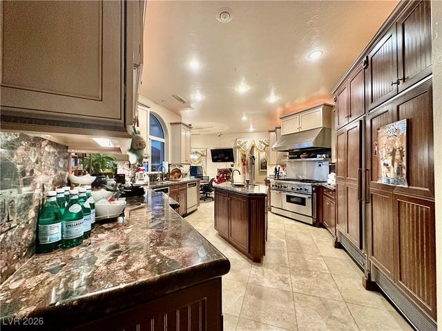 8101 Moonstone Circle, Las Vegas, NV 89128