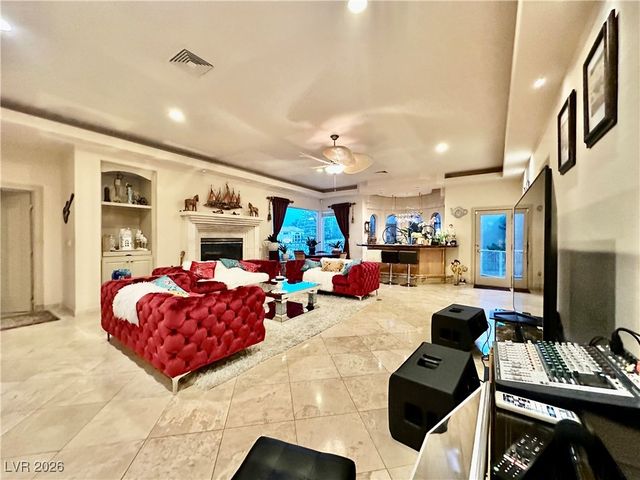 8101 Moonstone Circle, Las Vegas, NV 89128