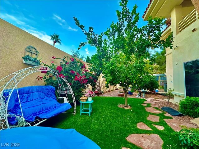 8101 Moonstone Circle, Las Vegas, NV 89128