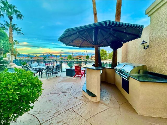 8101 Moonstone Circle, Las Vegas, NV 89128