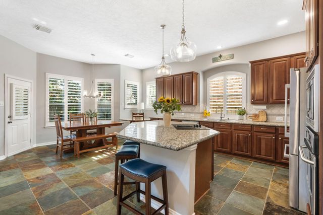 15 Monet Bend Place, The Woodlands, TX 77382