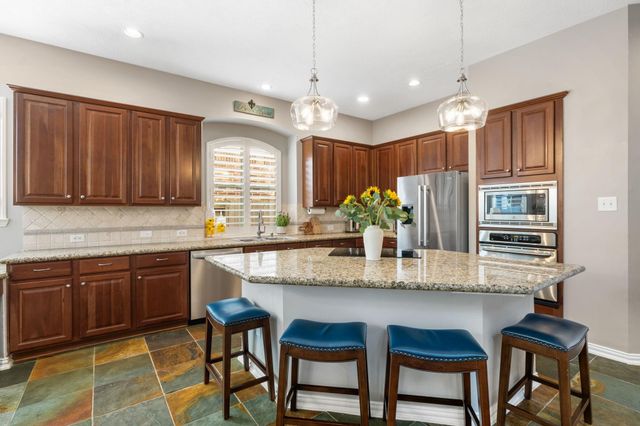 15 Monet Bend Place, The Woodlands, TX 77382