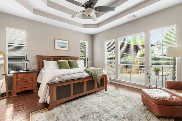 15 Monet Bend Place, The Woodlands, TX 77382