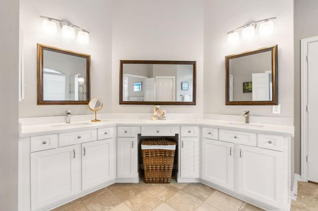 15 Monet Bend Place, The Woodlands, TX 77382