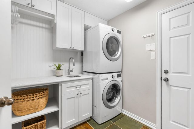 15 Monet Bend Place, The Woodlands, TX 77382