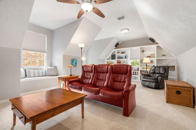 15 Monet Bend Place, The Woodlands, TX 77382