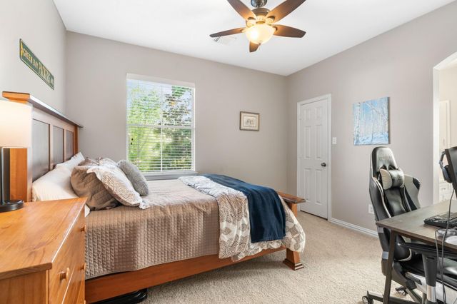 15 Monet Bend Place, The Woodlands, TX 77382