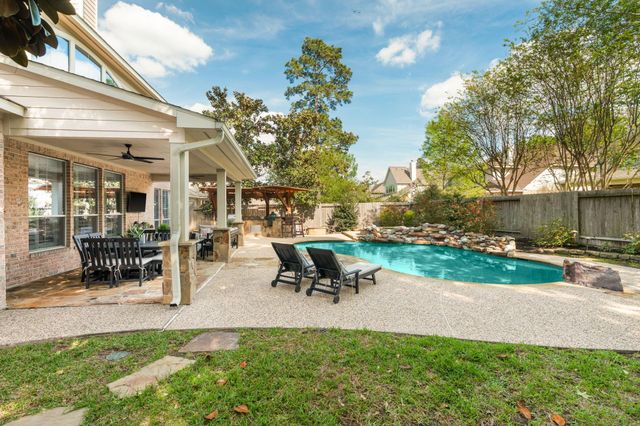 15 Monet Bend Place, The Woodlands, TX 77382