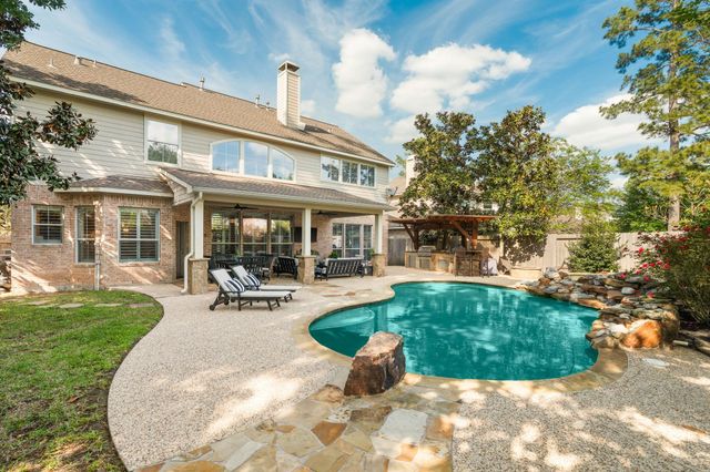 15 Monet Bend Place, The Woodlands, TX 77382